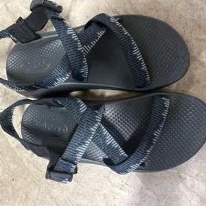 Boys Chaco sandals size 4 (big kid) excellent, like new condition